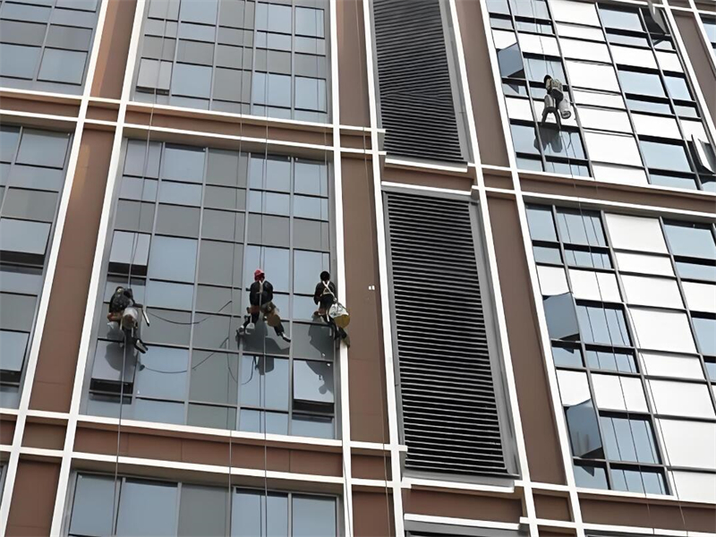 幕墻維保施工現(xiàn)場